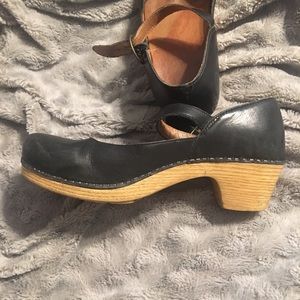 Dansko black leather maryjane size US 9